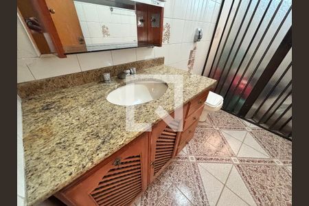 Banheiro de casa para alugar com 4 quartos, 115m² em Vila Ré, São Paulo