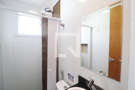 Banheiro Social de apartamento para alugar com 2 quartos, 40m² em Umuarama, Uberlândia