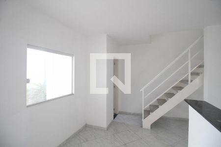 Sala de casa para alugar com 2 quartos, 72m² em Olinda, Nilópolis