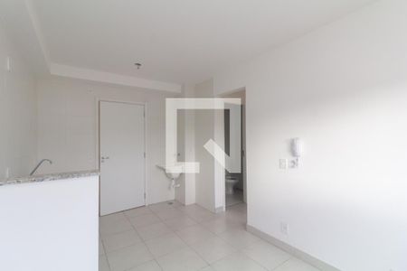 Sala/Cozinha de apartamento para alugar com 2 quartos, 32m² em Vila Carmosina, São Paulo