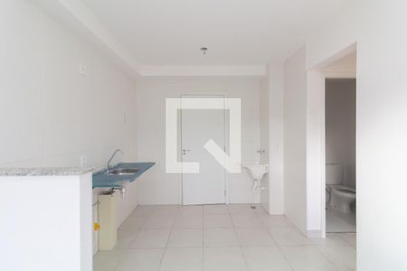 Sala/Cozinha de apartamento para alugar com 2 quartos, 32m² em Vila Carmosina, São Paulo