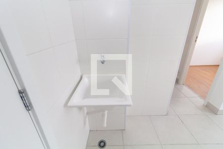 Sala/Cozinha de apartamento para alugar com 2 quartos, 32m² em Vila Carmosina, São Paulo