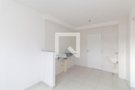 Sala/Cozinha de apartamento para alugar com 2 quartos, 32m² em Vila Carmosina, São Paulo