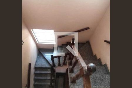 Escada de casa à venda com 6 quartos, 250m² em Bela Vista, Osasco