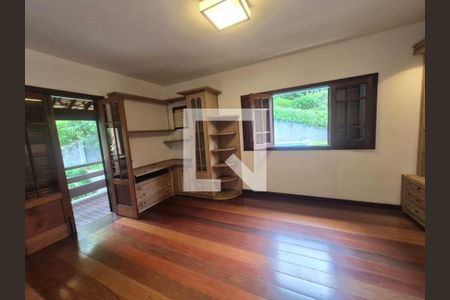 Casa à venda com 2 quartos, 300m² em Itaipu, Niterói