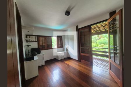 Casa à venda com 2 quartos, 300m² em Itaipu, Niterói