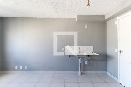 Sala - Cozinha de apartamento para alugar com 2 quartos, 32m² em Vila Carmosina, São Paulo