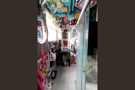 Banheiro de apartamento à venda com 1 quarto, 42m² em Farroupilha, Porto Alegre