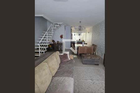 Sala de casa à venda com 2 quartos, 120m² em Jardim Teresa, São Paulo