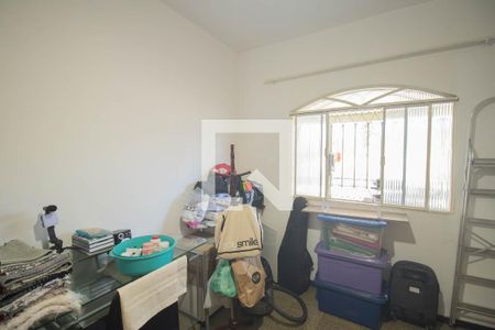 Quarto 1 de casa para alugar com 4 quartos, 2000m² em Santa Luzia, São Gonçalo