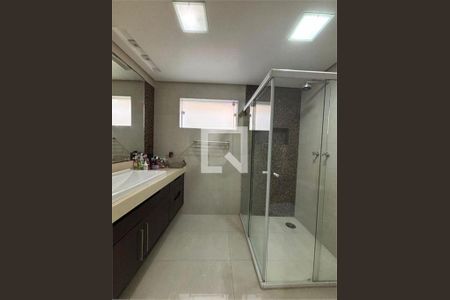 Casa à venda com 3 quartos, 225m² em Vila Londrina, São Paulo