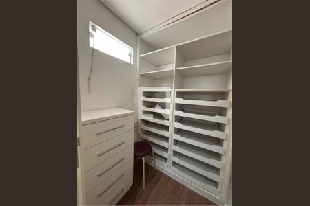 Casa à venda com 3 quartos, 225m² em Vila Londrina, São Paulo