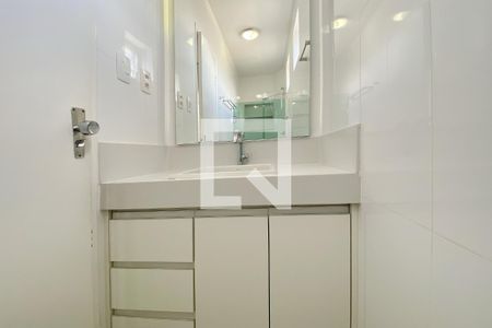 Banheiro da Suíte 1 de apartamento à venda com 3 quartos, 90m² em Cidade Nova, Belo Horizonte