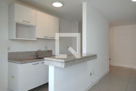 Sala/Cozinha de apartamento para alugar com 2 quartos, 81m² em Barra Olímpica, Rio de Janeiro