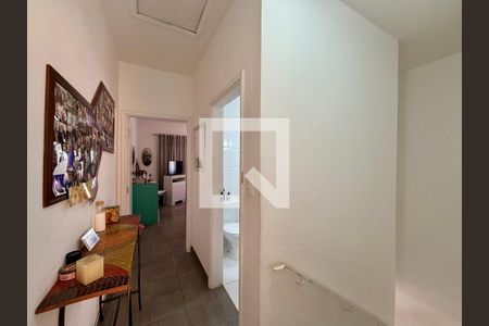 Corredor Quartos  de casa à venda com 3 quartos, 90m² em Jardim Aeroporto, São Paulo