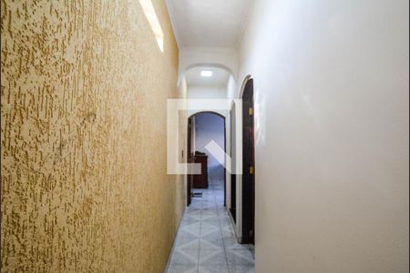 Corredor de casa à venda com 3 quartos, 241m² em Condomínio Maracanã, Santo André