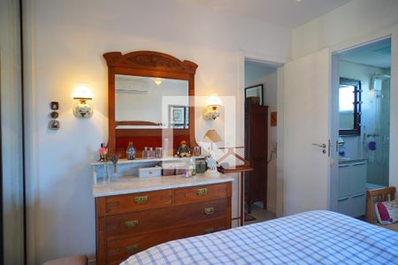 Quarto Suíte 2 de apartamento para alugar com 2 quartos, 106m² em Jardim Botânico, Porto Alegre