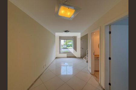 Sala de casa de condomínio para alugar com 3 quartos, 123m² em Jardim São Luís, São Paulo