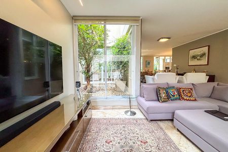 Casa à venda com 3 quartos, 450m² em Sumaré, São Paulo