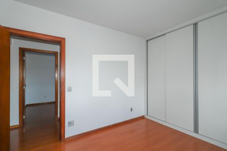 Quarto de apartamento à venda com 2 quartos, 66m² em Passo D’areia, Porto Alegre
