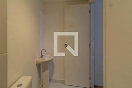 Banheiro de apartamento para alugar com 1 quarto, 30m² em Parque Industrial Tomas Edson, São Paulo