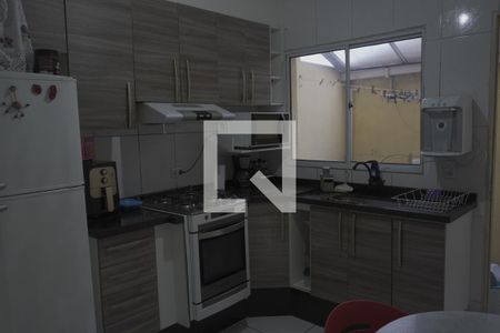 Cozinha de casa de condomínio à venda com 2 quartos, 70m² em Vila Carmosina, São Paulo