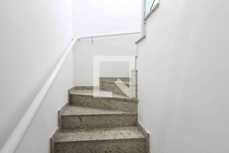 escada de casa à venda com 3 quartos, 90m² em Vila Ema, São Paulo