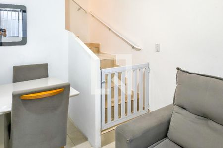 Sala de casa de condomínio para alugar com 2 quartos, 74m² em Sítio do Campo, Praia Grande