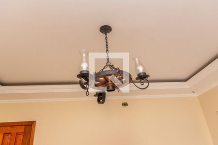 Detalhe Sala-Lustre de casa para alugar com 3 quartos, 600m² em Portal dos Nobres, Americana