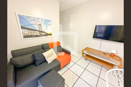 Sala de TV de apartamento para alugar com 1 quarto, 55m² em Cachoeira do Bom Jesus, Florianópolis