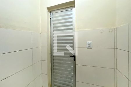 Banheiro de kitnet/studio para alugar com 1 quarto, 40m² em São Geraldo, Belo Horizonte