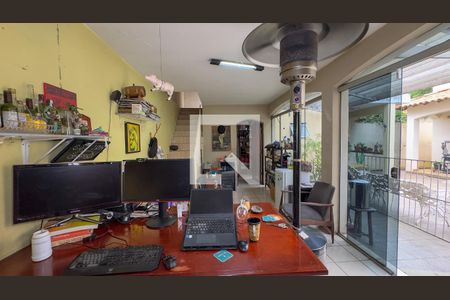 Escritório de casa à venda com 3 quartos, 280m² em Campo Belo, São Paulo