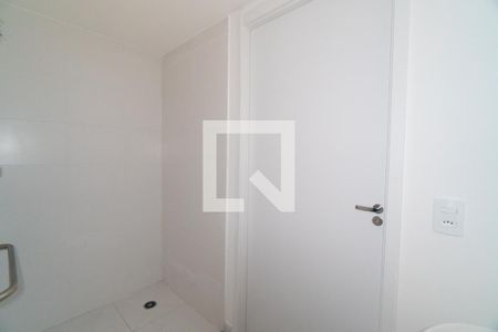 Banheiro de apartamento para alugar com 1 quarto, 29m² em Jardim Itacolomi, São Paulo