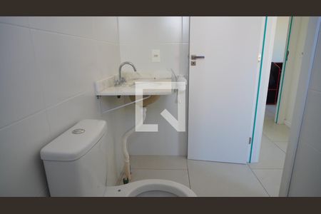 Banheiro 1 de apartamento para alugar com 2 quartos, 61m² em Azenha, Porto Alegre