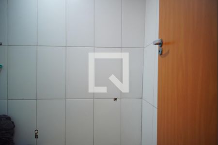 Banheiro da Suíte de apartamento para alugar com 2 quartos, 60m² em Morro Santana, Porto Alegre