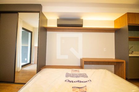 Sala / Quarto - Studio de kitnet/studio para alugar com 1 quarto, 33m² em Vila Cordeiro, São Paulo