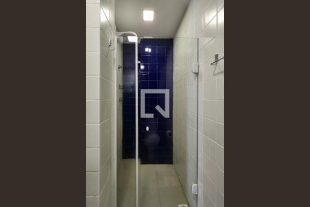 Banheiro  de kitnet/studio para alugar com 1 quarto, 31m² em Santo Cristo, Rio de Janeiro