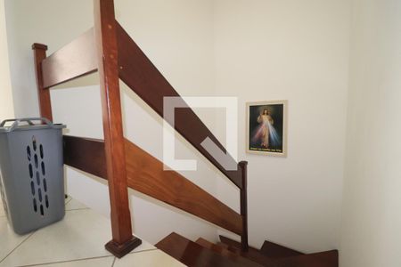 Escada de casa à venda com 3 quartos, 142m² em Vila Pires, Santo André