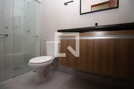 Banheiro da Suíte 1 de casa de condomínio para alugar com 3 quartos, 270m² em Condomínio Jardim Botânico V, Brasília