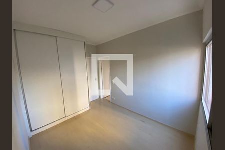 Quarto de apartamento à venda com 1 quarto, 54m² em Cambuí, Campinas