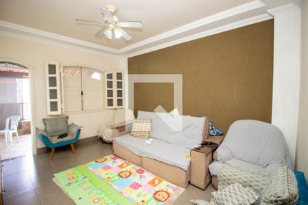 Casa para alugar com 4 quartos, 360m² em Arvoredo, Contagem