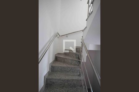 Escada de casa à venda com 2 quartos, 80m² em Vila Darli, São Paulo