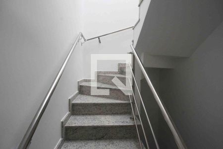 Escada de casa à venda com 2 quartos, 80m² em Vila Darli, São Paulo