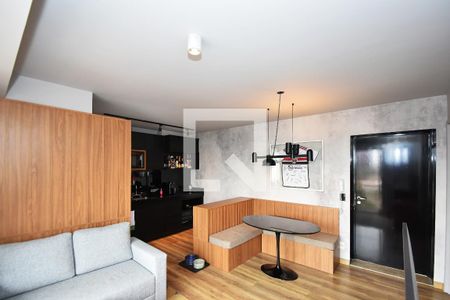 Sala de estar de apartamento à venda com 1 quarto, 56m² em Vila Madalena, São Paulo