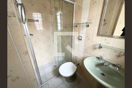 Banheiro de casa à venda com 3 quartos, 250m² em Vila Romero, São Paulo