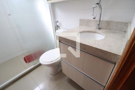 Banheiro Social de apartamento para alugar com 2 quartos, 53m² em Jardim Inconfidência, Uberlândia