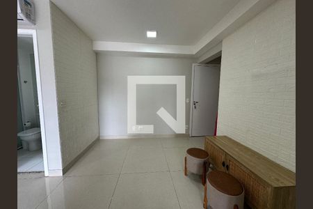 Sala de apartamento para alugar com 1 quarto, 42m² em Empresarial 18 do Forte, Barueri