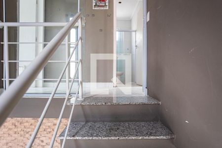 Escadas de casa para alugar com 3 quartos, 250m² em Planalto Paulista, São Paulo