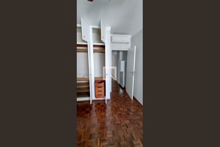 Quarto de apartamento à venda com 1 quarto, 60m² em Cambuí, Campinas