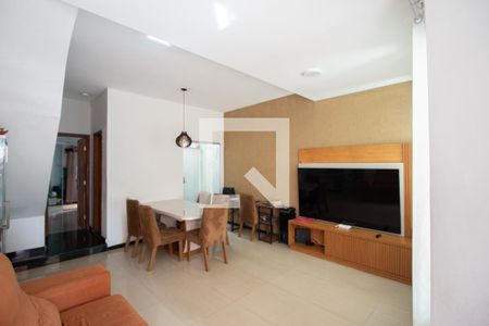 Sala de casa à venda com 3 quartos, 180m² em Cabral, Contagem